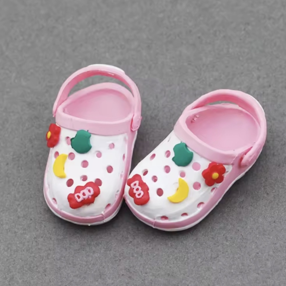 🎊🎊NEW🎊🎊 ADORABLE!! LABUBU Crocs With Charms In PINK AND WHITE